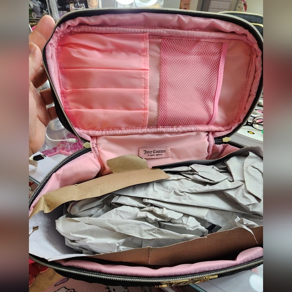 Juicy Couture Cosmetic Travel Bag - Picture 5 of 6